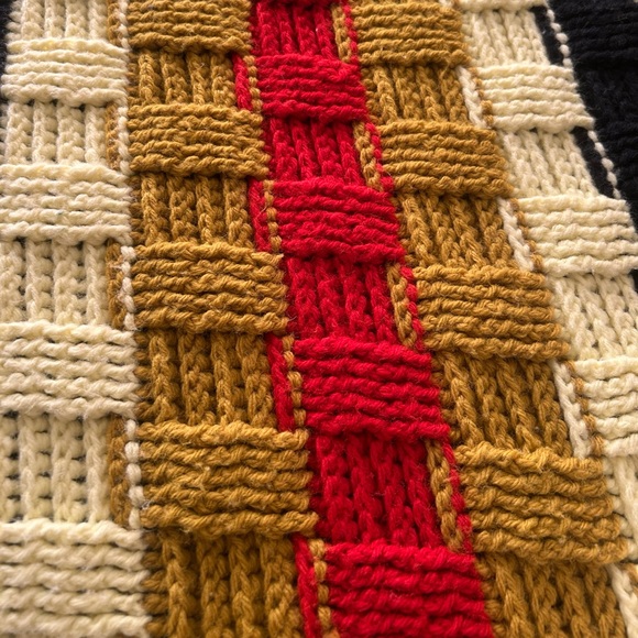 Vintage Basket Weave Granny Crochet Afghan Stripe Throw Blanket MCM
#1029249 - Picture 5 of 9